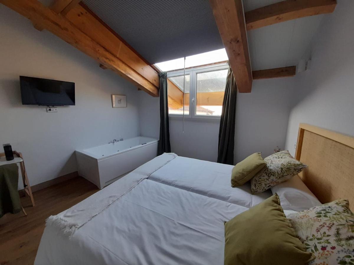Hotel Camino De Las Estrellas Serranillos Dış mekan fotoğraf